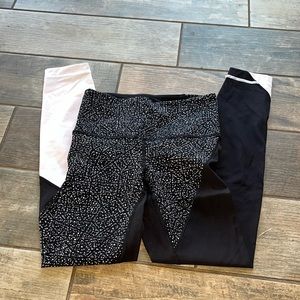 Lululemon Train Times Leggings 25’ white/ black color block
